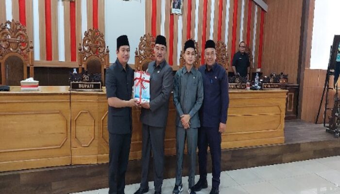 Rapat Paripurna DPRD BU Bupati Sampaikan Nota Pengantar LKPJ Anggaran Tahun 2024