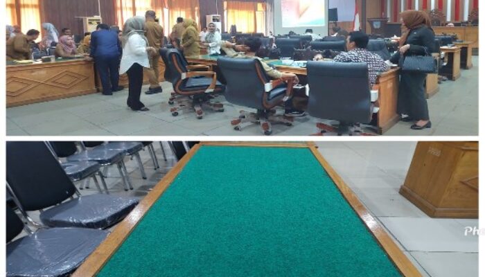 Era Parmin Rapat Internal DPRD BU Memanas, Kaca Meja Anggota Dewan Remuk