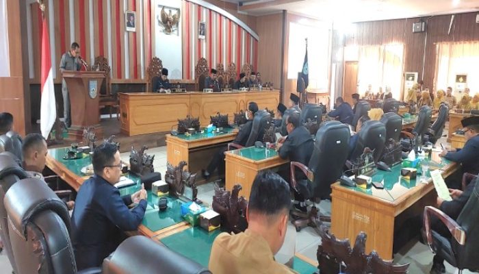Fraksi – Fraksi DPRD Bengkulu Utara Sampaikan Pandangan Umum Tiga Nota Raperda Pergantar Bupati
