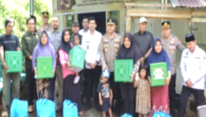 Bupati Arie Bersama Kapolda Tinjau Lokasi Program Bedah Rumah Ke-70 Di Karang Anyar 2