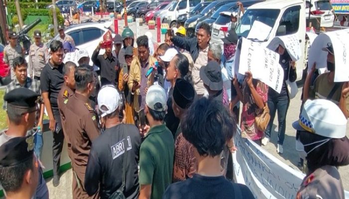 Parmin Ketua DPRD BU Jual Aset Pemerintah Masuk Dalam 10 Tuntutan Demo FABB Di Kejati Bengkulu
